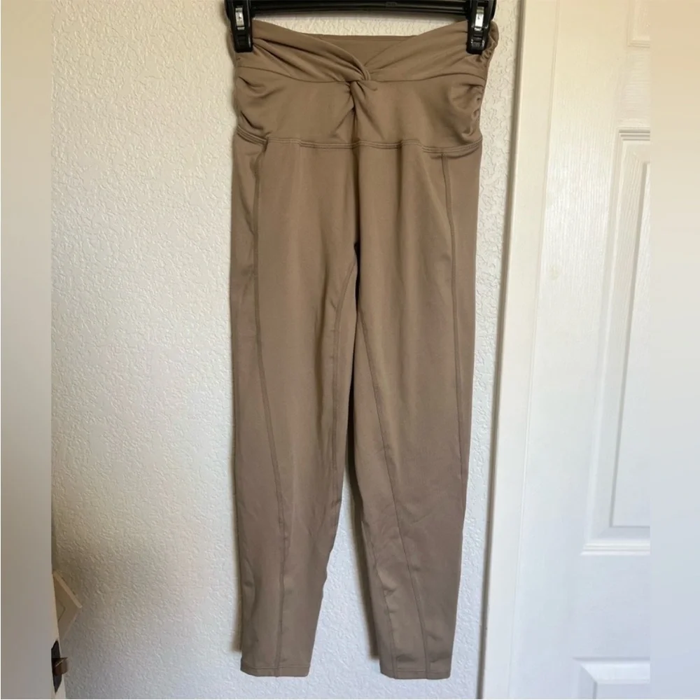 Free People Breathe Deeper Leggings NWOT - Picture 3 of 11